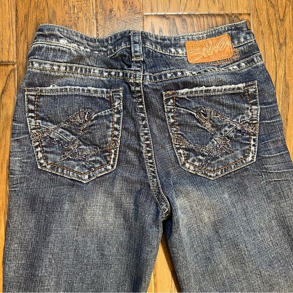 Silver Mid-Rise Suki Flare Jeans Size 27 - Picture 5 of 7